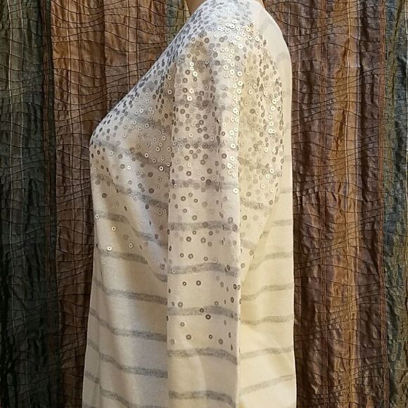 ELLE WHITE AND GRAY STRIPED SEQUINED LIGHTWEIGHT LONG-SLEEVE SWEATER, SIZE SMALL - Picture 4 of 7